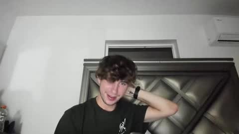 Snapshot of gayndepressed chatting on September 2025 04:27:01 AM Trace online show from September 2025 04:27:01 AM