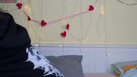 Ilona online show from November 2025 06:06:01 PM