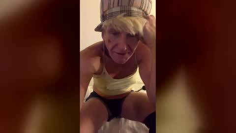 Lenzy LaCanada online show from December 2025 10:35:02 AM