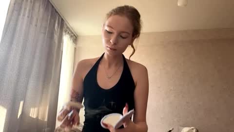 Snapshot of geneviveseay chatting on September 2025 08:47:01 AM Emmi online show from September 2025 08:47:01 AM