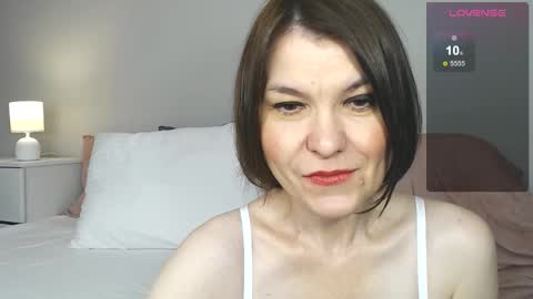 Snapshot of gentlywomen chatting on October 2025 08:01:01 AM Elena online show from October 2025 08:01:01 AM