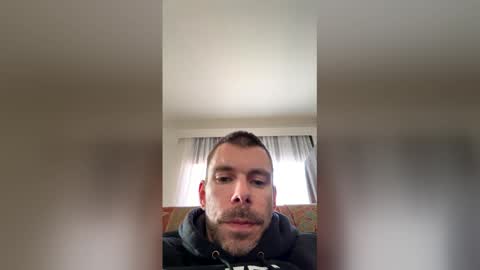 geofffucks33 online show from May 2026 05:46:02 AM
