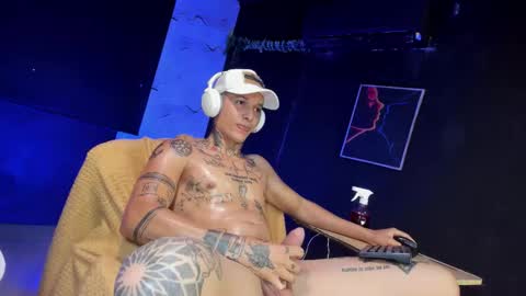 independent model online show from March 2026 09:08:02 PM