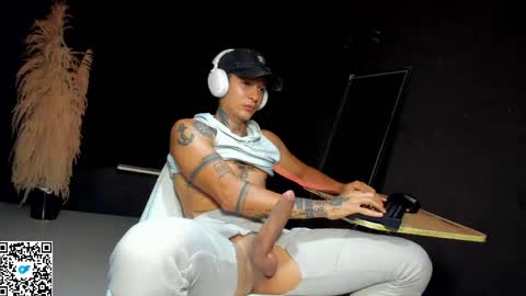 independent model online show from May 2026 11:53:02 PM