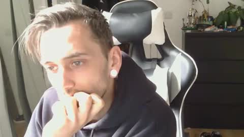 georgek0011 online show from April 2026 05:10:01 PM