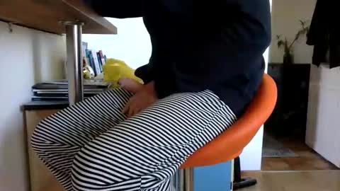 ghets2083 online show from April 2026 08:37:02 AM