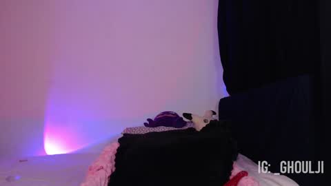 Snapshot of ghoulji chatting on January 2025 04:32:01 AM Annie Im going to be offline from 29nov to 3dec online show from January 2025 04:32:01 AM