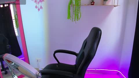 giaaaa   online show from June 2026 09:21:02 PM