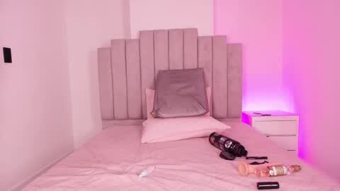 gia_roux_ online show from May 2026 07:21:01 PM