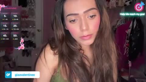 Gia online show from November 2025 01:05:02 AM