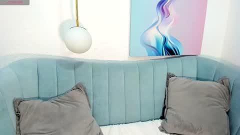 I am gia online show from November 2025 03:18:02 AM