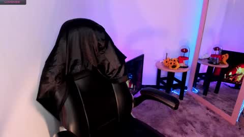 Snapshot of giabrook chatting on December 2024 07:42:01 AM Gia online show from December 2024 07:42:01 AM