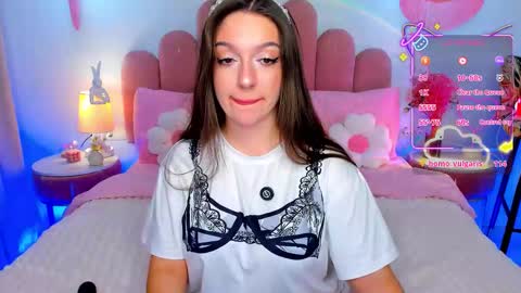 Gia online show from November 2025 01:44:02 PM