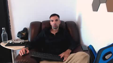 Gianni online show from October 2025 10:25:01 AM