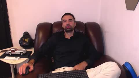 Gianni online show from October 2025 04:29:02 PM