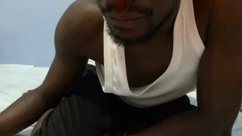 Snapshot of giant_couple chatting on June 2026 02:12:01 AM giant_couple online show from June 2026 02:12:01 AM