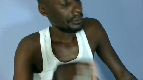 Snapshot of giant_couple chatting on June 2026 01:15:02 AM giant_couple online show from June 2026 01:15:02 AM