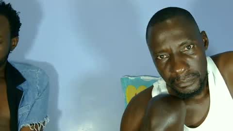 Snapshot of giant_couple chatting on June 2026 05:16:02 AM giant_couple online show from June 2026 05:16:02 AM