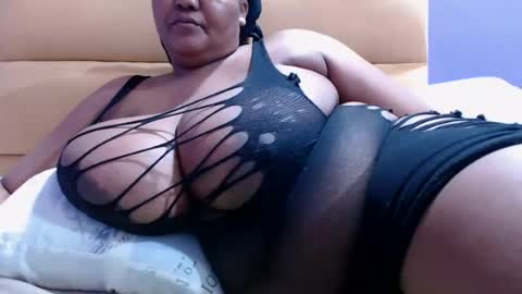 Snapshot of gianttitts chatting on June 2026 08:30:02 PM gianttitts online show from June 2026 08:30:02 PM