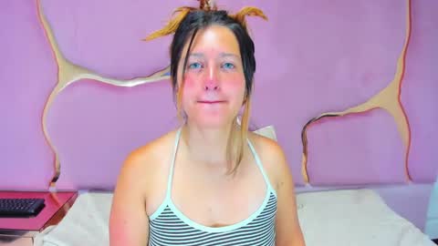 GiaRoussel online show from January 2025 01:58:01 PM