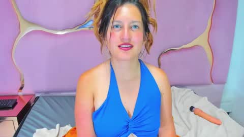 GiaRoussel online show from January 2025 08:01:01 PM