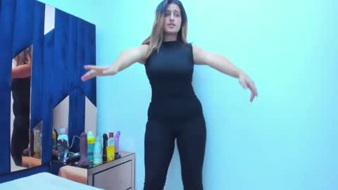 GiaRoussel online show from January 2025 06:35:01 PM