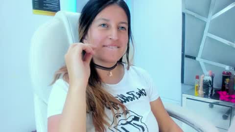 GiaRoussel online show from January 2025 05:20:01 PM