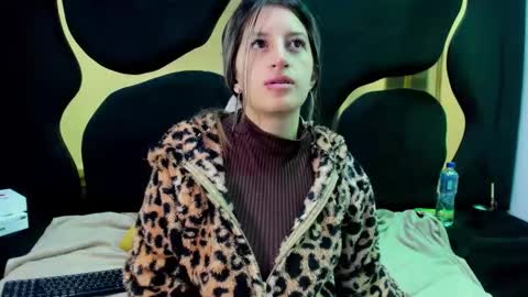 GiaRoussel online show from October 2025 01:11:02 PM