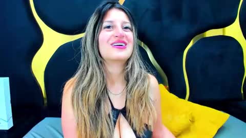 GiaRoussel online show from December 2025 05:06:02 PM