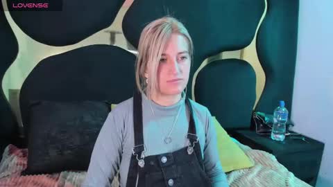 GiaRoussel online show from March 2026 04:02:02 PM