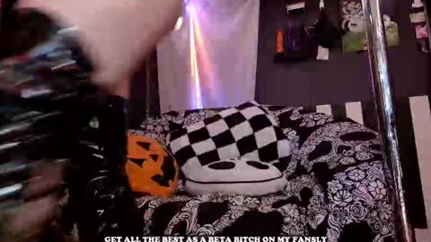 Giggles online show from February 2026 06:06:01 PM