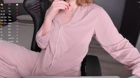 gigihadd online show from February 2026 12:12:01 PM