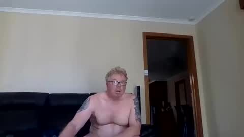 Snapshot of gimmmieoooo chatting on December 2025 05:46:01 AM gimmmieoooo online show from December 2025 05:46:01 AM