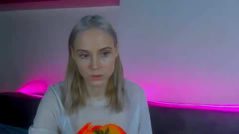 Snapshot of gina_lovelyy chatting on December 2025 08:12:01 AM Gina online show from December 2025 08:12:01 AM