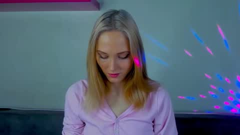 Snapshot of gina_lovelyy chatting on December 2025 10:55:02 AM Gina online show from December 2025 10:55:02 AM