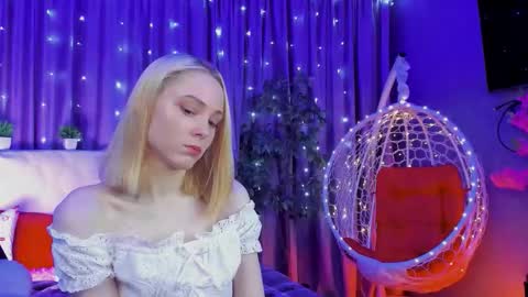 Snapshot of gina_lovelyy chatting on February 2026 01:24:02 AM Gina online show from February 2026 01:24:02 AM