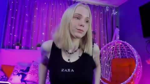 Snapshot of gina_lovelyy chatting on February 2026 02:33:01 AM Gina online show from February 2026 02:33:01 AM