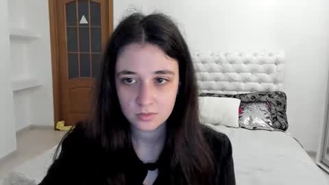 Kate online show from October 2025 09:53:01 AM