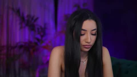 Gina online show from November 2025 07:58:01 PM