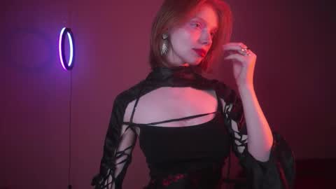        im expecting 350 thumbs up on my altar   online show from September 2025 10:21:02 PM