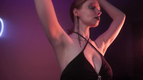        im expecting 350 thumbs up on my altar   online show from October 2025 10:42:02 PM