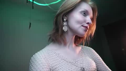        im expecting 350 thumbs up on my altar   online show from November 2025 10:19:02 PM