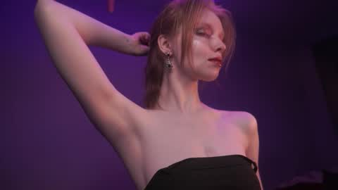        im expecting 350 thumbs up on my altar   online show from December 2025 10:14:01 PM