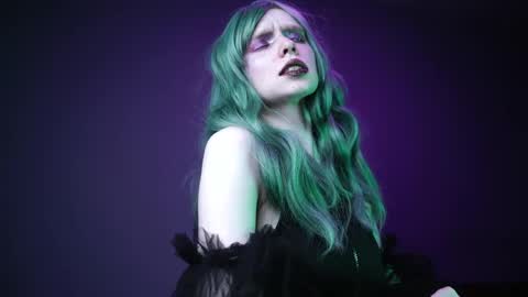        im expecting 350 thumbs up on my altar   online show from March 2026 10:09:01 PM