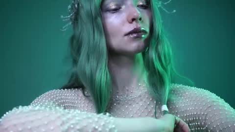        im expecting 350 thumbs up on my altar   online show from April 2026 10:11:01 PM