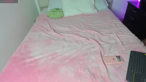 Sophie online show from December 2025 01:21:02 AM