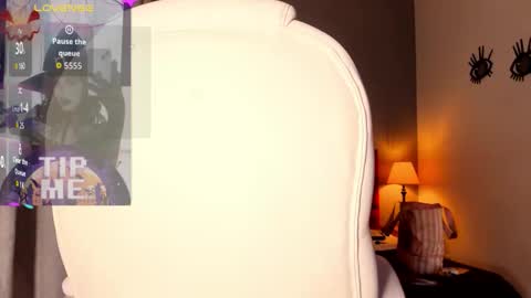 Snapshot of giovanna_oliveira chatting on November 2025 07:22:01 AM Giovanna online show from November 2025 07:22:01 AM