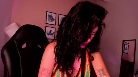 Snapshot of giovanna_oliveira chatting on November 2025 10:14:02 AM Giovanna online show from November 2025 10:14:02 AM