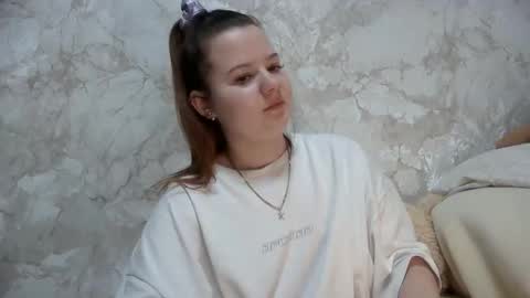 girl_cute07 online show from April 2026 03:01:01 AM