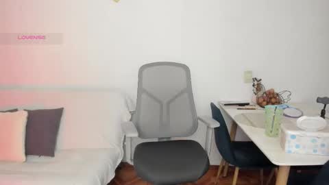 girl_inline online show from November 2025 12:32:01 AM